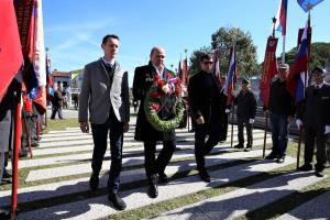 S polaganjem vencev so se v Strunjanu spomnili prvih žrtev fašizma 1